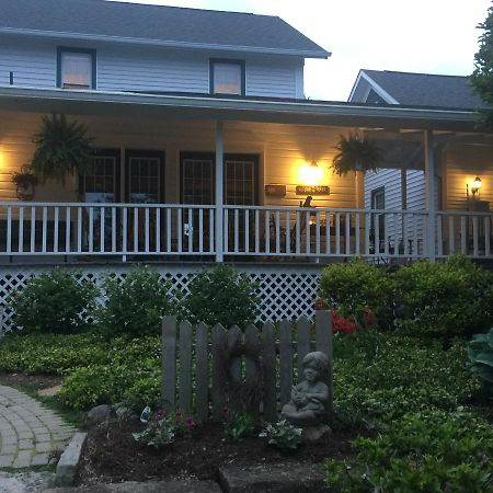 Grapevine House Hotel Winesburg Exterior photo