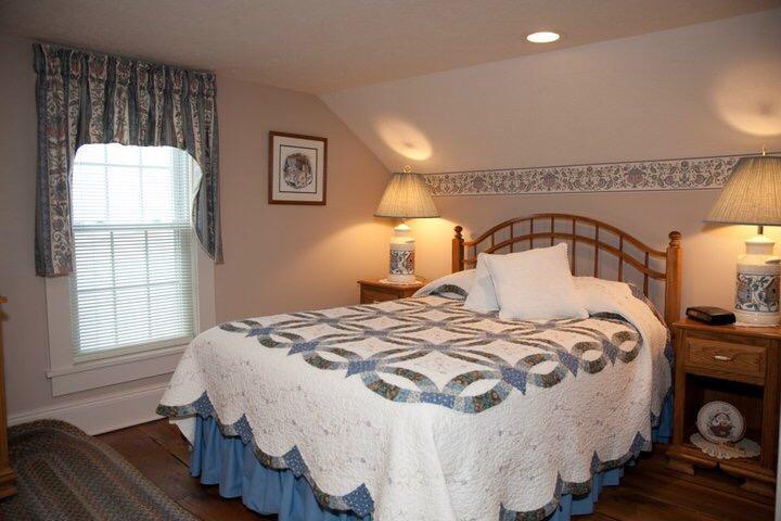 Grapevine House Hotel Winesburg Room photo