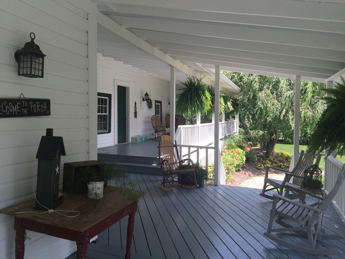 Grapevine House Hotel Winesburg Exterior photo