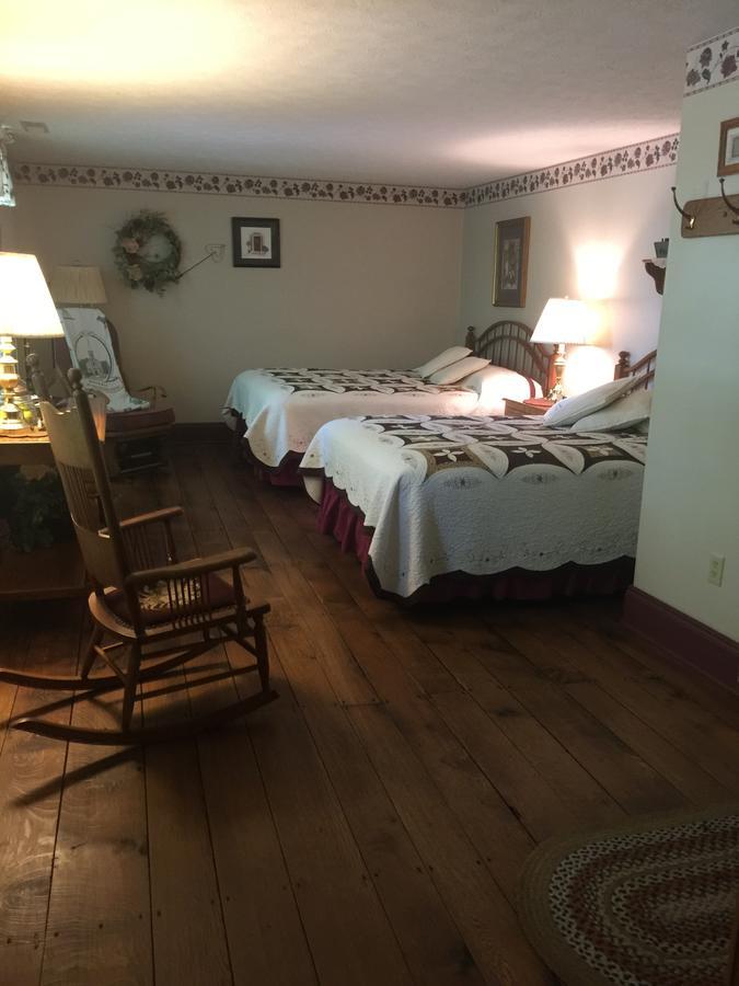 Grapevine House Hotel Winesburg Exterior photo