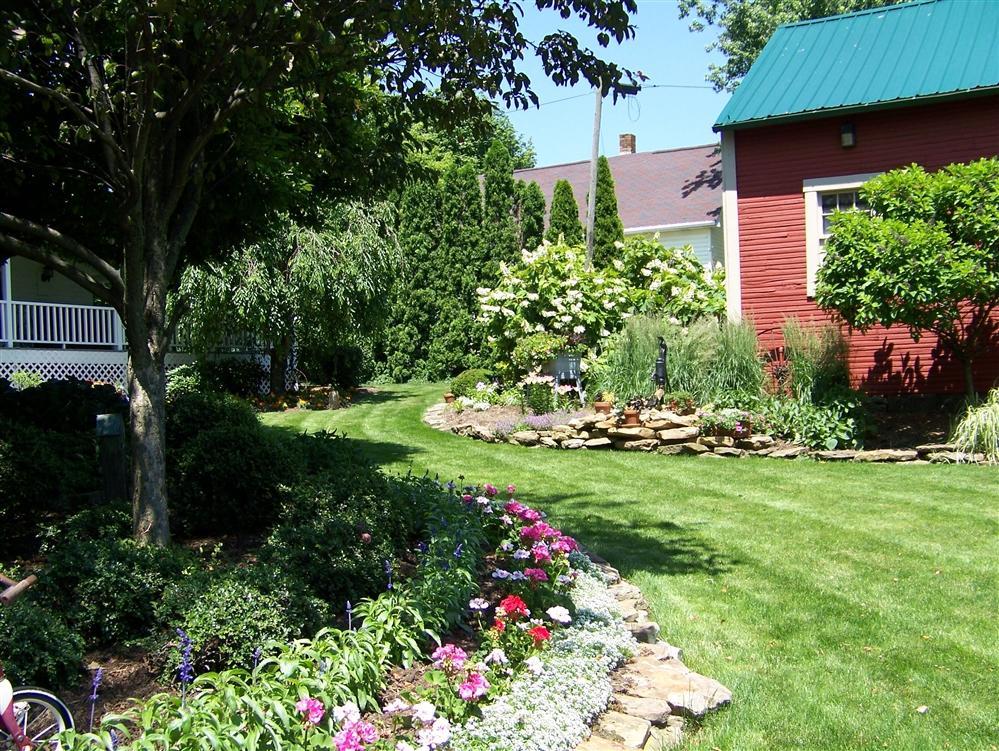 Grapevine House Hotel Winesburg Exterior photo