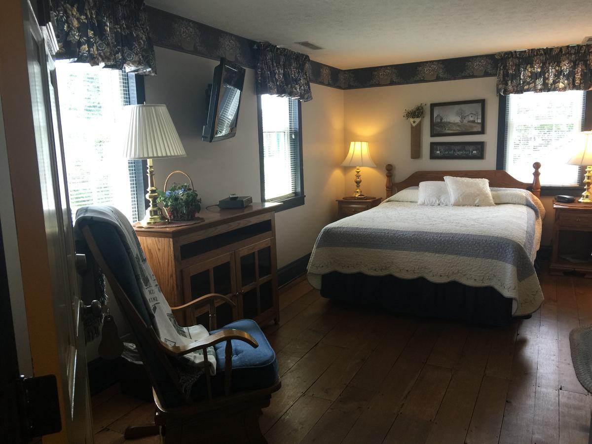Grapevine House Hotel Winesburg Exterior photo